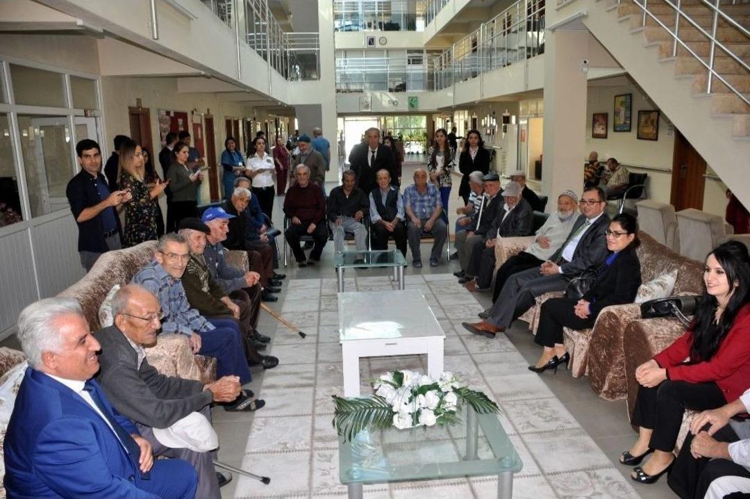 Başsavcı Aşuresini Huzurevi Sakinleri İle Paylaştı