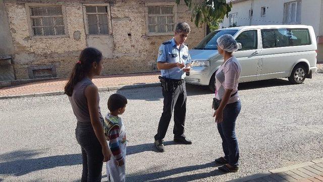 Yufkacı Kadın Yolda Bulduğu Bir Aylık Kazancını Polise Teslim Etti