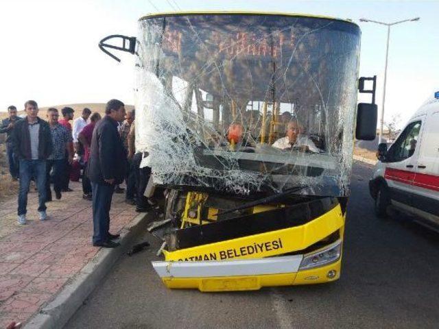 Üniversite Kampus Yolunda Kaza: 19 Yaralı