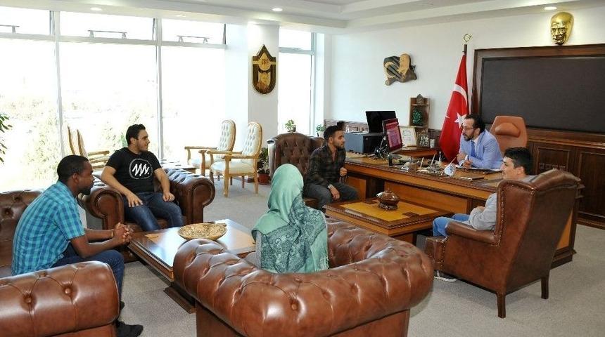 Uluslararası &Ouml;ğrencilerden Ad&uuml; Rekt&ouml;r&uuml; Bircan&rsquo;a Teşekk&uuml;r Ziyareti