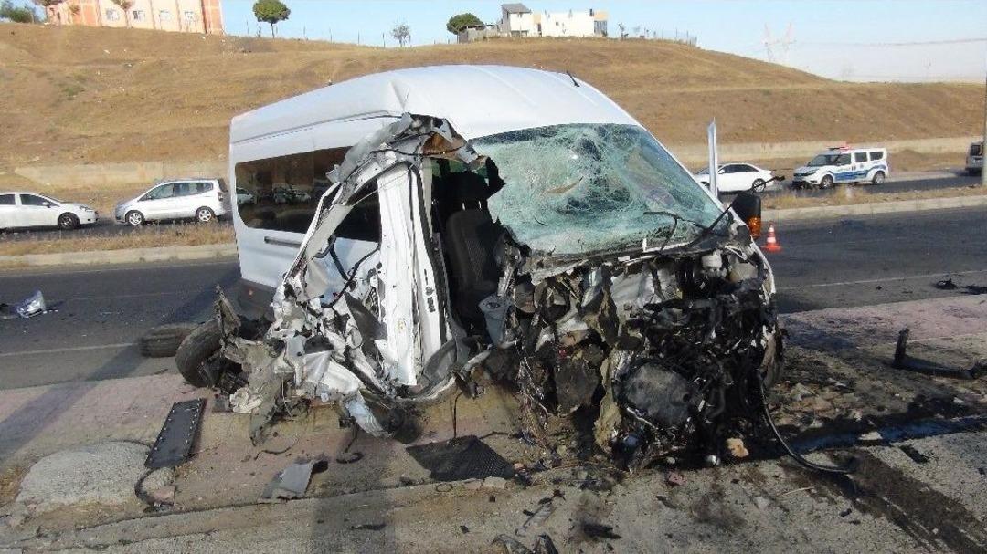 Batman&rsquo;da Feci Kaza: 10&rsquo;u &Ouml;ğrenci 15 Yaralı