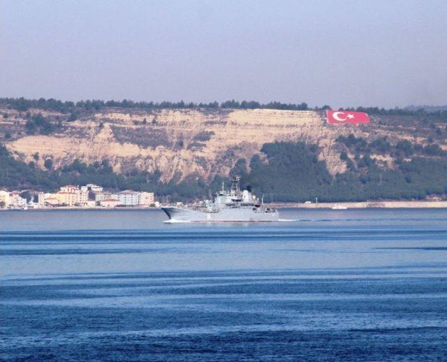 Rus Savaş Gemisi Çanakkale Boğazı’ndan Geçti