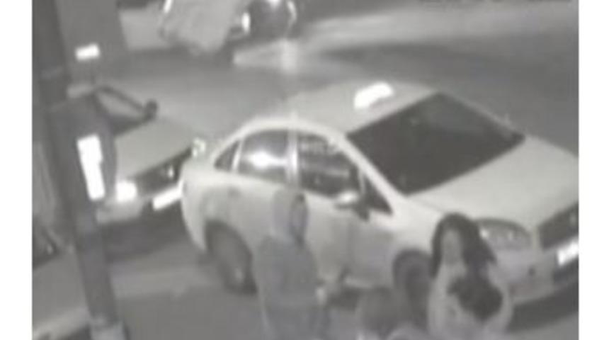 (&ouml;zel Haber) Otomobilin Kağıt Toplayıcıya &Ccedil;arptığı Feci Kaza Kamerada