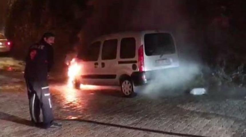 Artvin&rsquo;De Park Halindeki Ara&ccedil; Alev Aldı