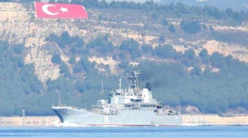 Rus Savaş Gemisi 'yamal', &Ccedil;anakkale Boğazı'ndan Ge&ccedil;ti