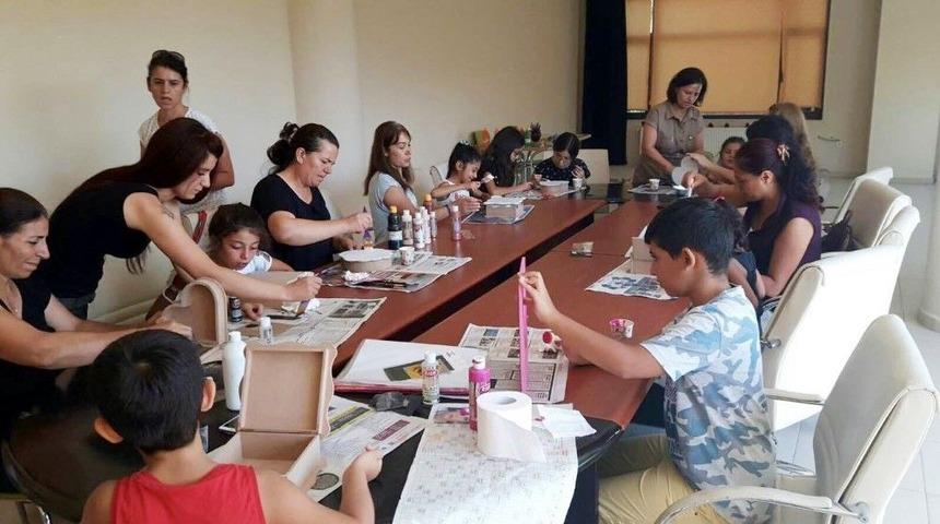 Hem Çocuklar, Hem De Anneleri Sanat Öğreniyor