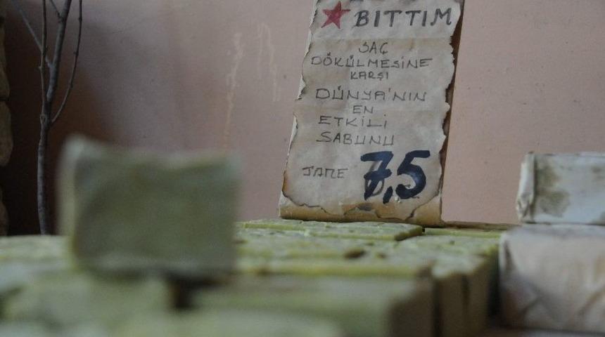 Bu Sabun Sa&ccedil; D&ouml;k&uuml;lmesini Ortadan Kaldırıyor