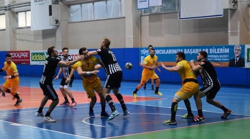 Nil&uuml;ferli Hentbolcular 9 Yıl Aradan Sonra Beşiktaş&rsquo;ı Yendi