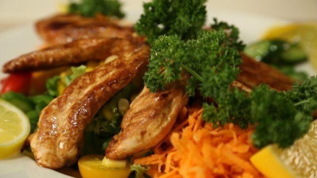 Tavuklu Akdeniz salata nasıl yapılır?