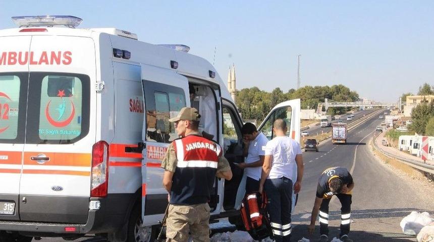 Ambulans Kaza Yaptı: 1 Yaralı