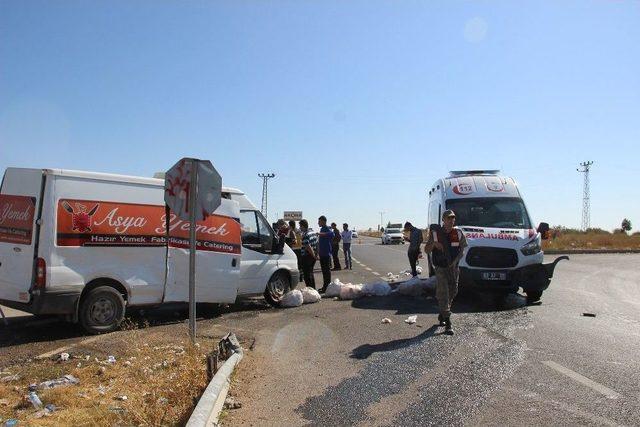 Ambulans Kaza Yaptı: 1 Yaralı 1