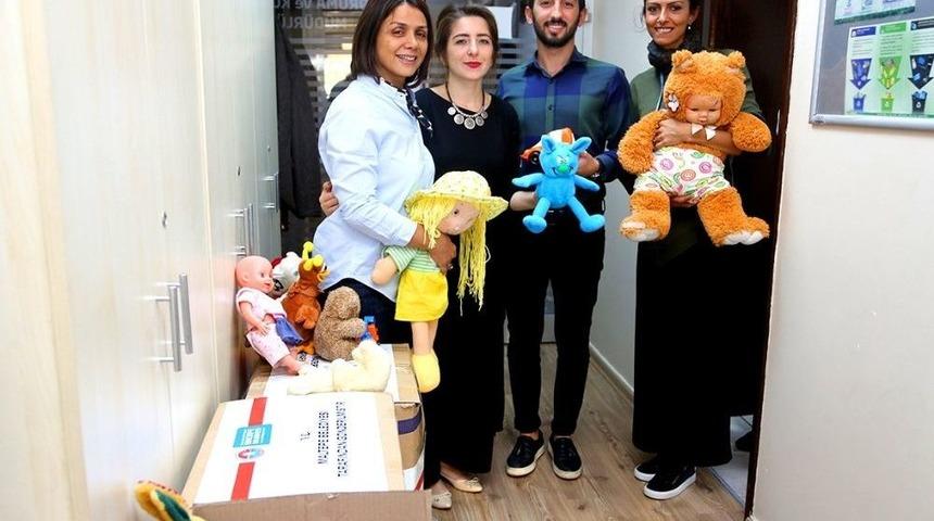 Kumbarada Toplanan Oyuncaklar K&ouml;y Okullarına G&ouml;nderildi