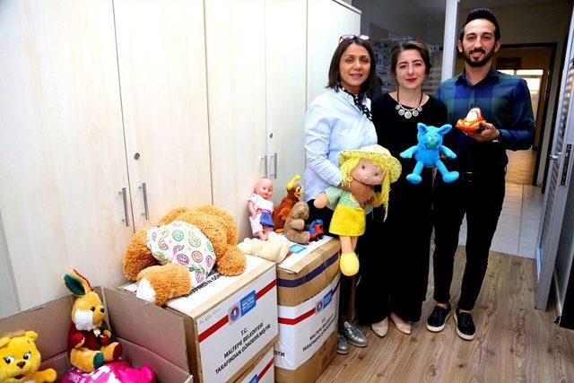 Kumbarada Toplanan Oyuncaklar Köy Okullarına Gönderildi 1