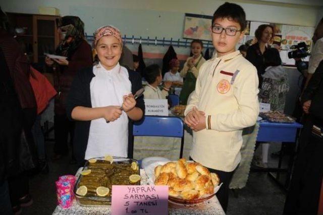 Öğrencilerden Sokak Hayvanları Için Kermes