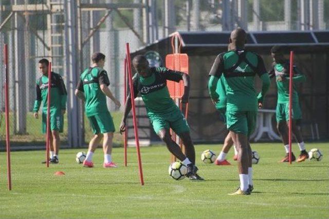 Bursaspor da Badu 3 Hafta Yok 2