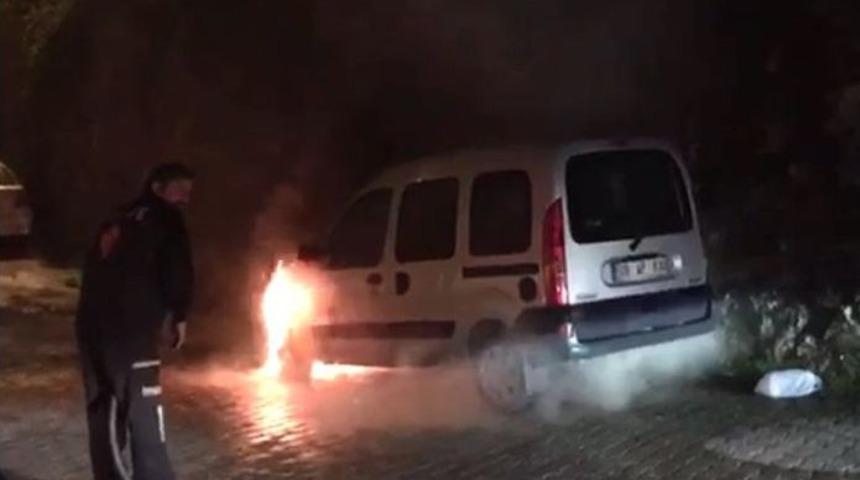 Artvin&rsquo;de Park Halindeki Ara&ccedil; Alev Alev Yandı