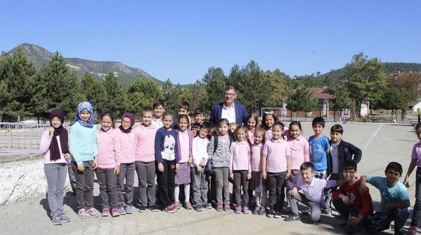 İlkokul &Ouml;ğrencilerine Aşure İkramı Yapıldı