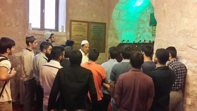 Diyanet Gençlik’ten Tarihi Camiye Ziyaret