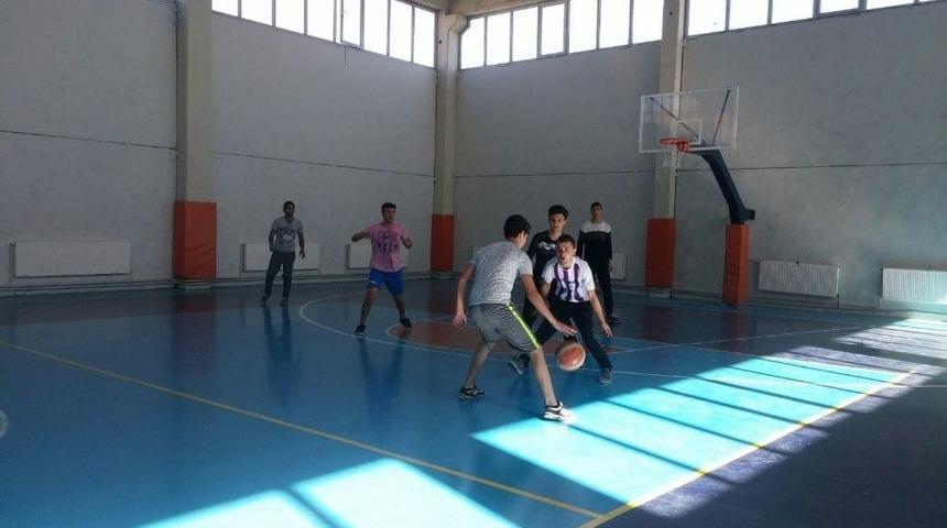 Hisarcık’ta Liseler Arası Tek Pota Basketbol Turnuvası
