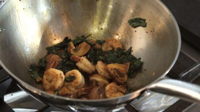 Kestane mantarlı acılı karides nasıl yapılır?