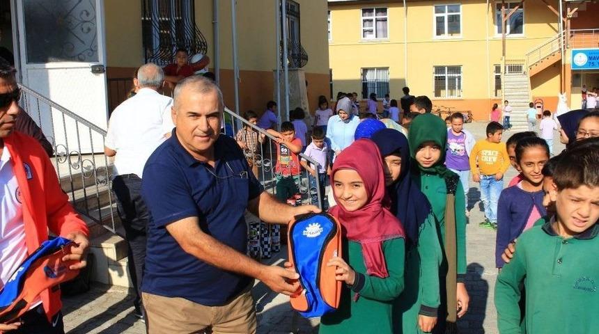&Ouml;ğrencilere Spor Malzemesi Desteği