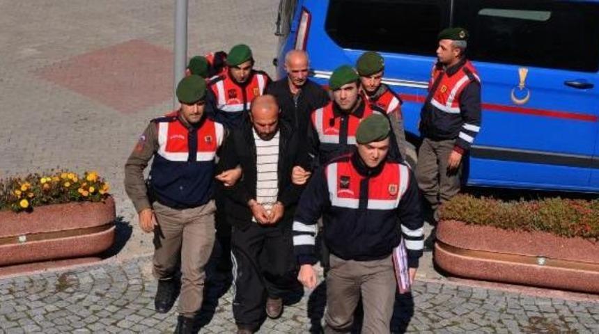 2 Ton Meyve &Ccedil;alan Kayınpederle Damadı Yakalandı