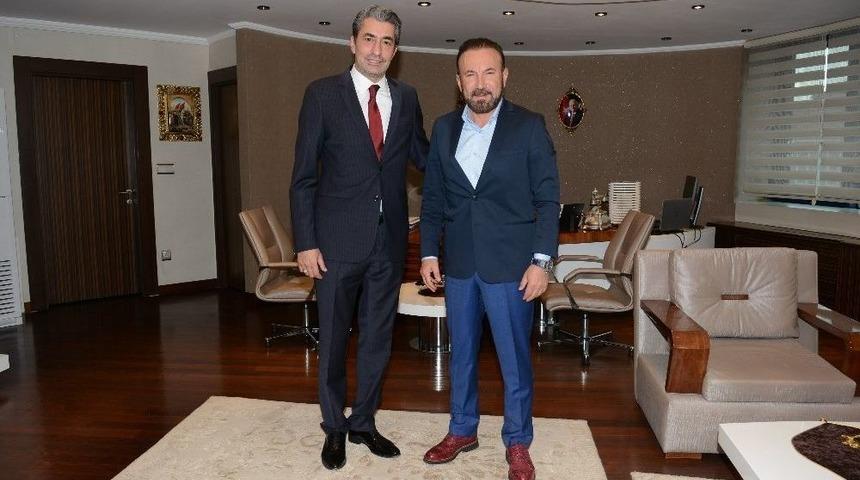 &Uuml;nl&uuml; Sanat&ccedil;ı Petekkaya İzmit&rsquo;teki Tarihi A&ccedil;ılışa Gelecek