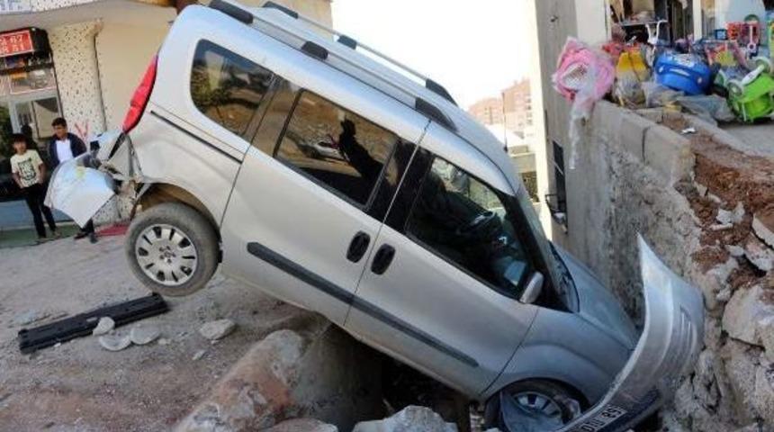 Şırnak'ta Freni Boşalan Kamyon 4 Araca &Ccedil;arptı