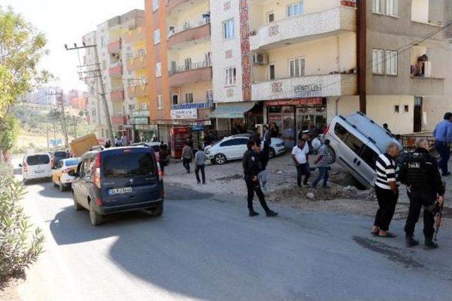 Şırnak ta Freni Boşalan Kamyon 4 Araca &Ccedil;arptı 3