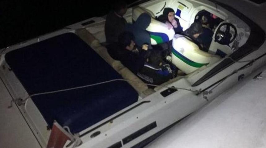 S&uuml;rat Teknesiyle Yasa Dışı Ge&ccedil;işe Sahil G&uuml;venlik Engeli