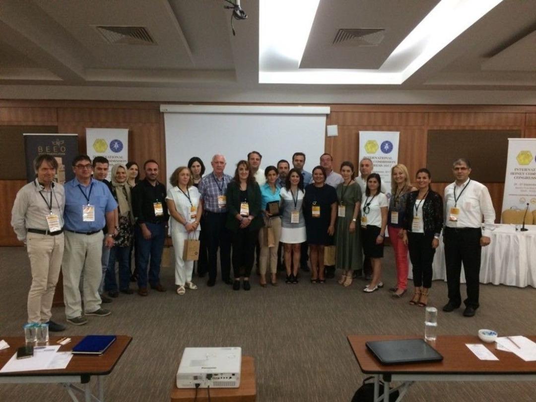 D&uuml;zce &Uuml;niversitesi Uluslararası Bal Ve Arıcılık Kongrelerine Katıldı