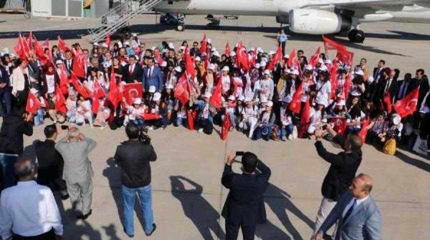 Diyarbakır'dan &Ccedil;anakkale'ye 182 Kız &Ouml;ğrenci Uğurlandı