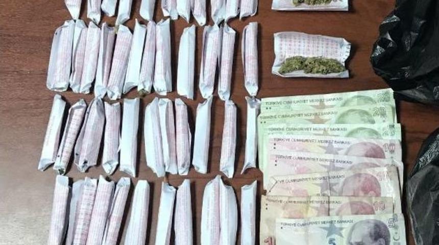 Pencereden Uyuşturucu Satarken Yakalandı