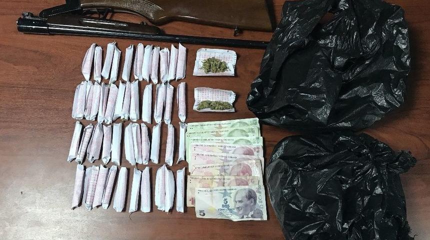 Yatak Odası Penceresinden Uyuşturucu Satışı