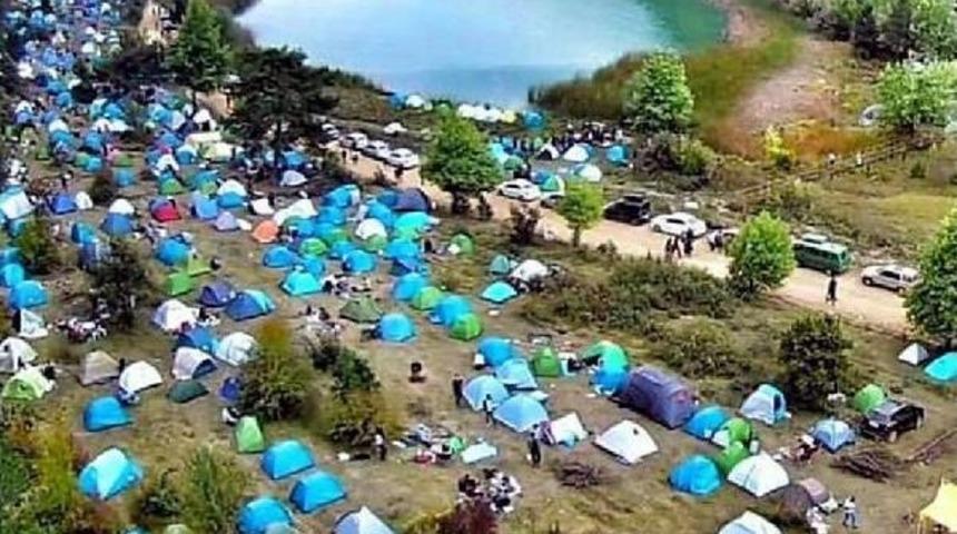 8 Bin Kişilik Doğa Kampından Kalan &Ccedil;&ouml;pler Kirliliğe Yol A&ccedil;tı