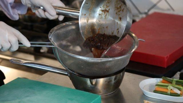 Hurma soslu patlıcanlı kuzu yapmak için sos nasıl hazırlanır?