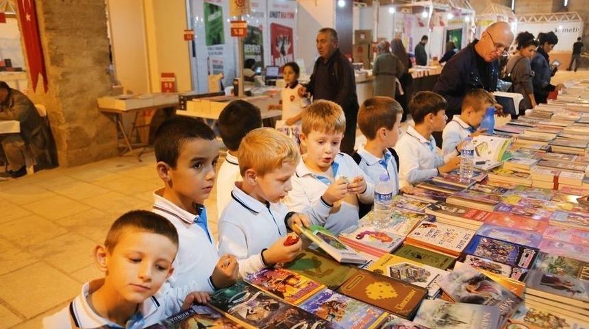Edirne Kitap Fuarı&rsquo;na &Ouml;ğrencilerden Yoğun İlgi