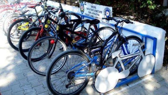 Emniyet ten &Ouml;ğrencilerin Y&uuml;z&uuml;n&uuml; G&uuml;ld&uuml;ren Garaj 1