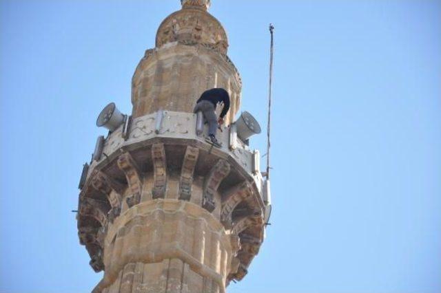 İntihar Için Minareye Çıktı