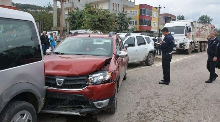 Fatsa&rsquo;da Zincirleme Trafik Kazası: 6 Yaralı