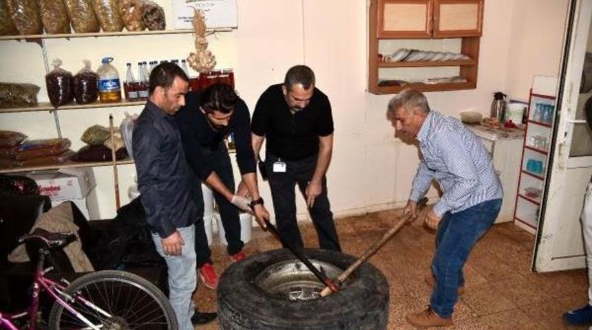 Stepne Lastiği I&ccedil;inde Bin Paket Ka&ccedil;ak Sigara Ele Ge&ccedil;irildi