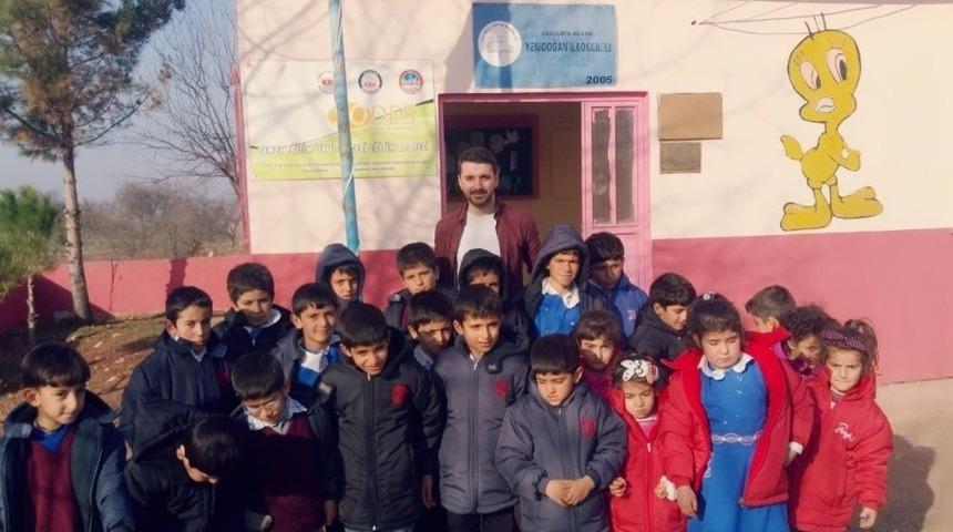 Geleceğin &Ouml;ğretmenlerinden Şanlıurfa K&ouml;y Okullarına Yardım