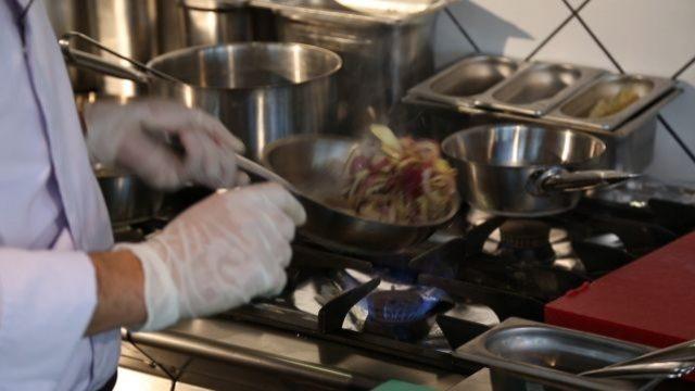 Hurma soslu patlıcanlı kuzu yapmak için fasulye nasıl pişirilir?