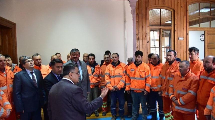 Taşeron İş&ccedil;ilerin Kadro Başvurularında Uzun Kuyruklar Oluşturdu