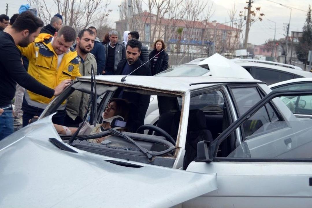 Kaza Yapan Ara&ccedil;taki Alkol Kutuları Dikkat &Ccedil;ekti