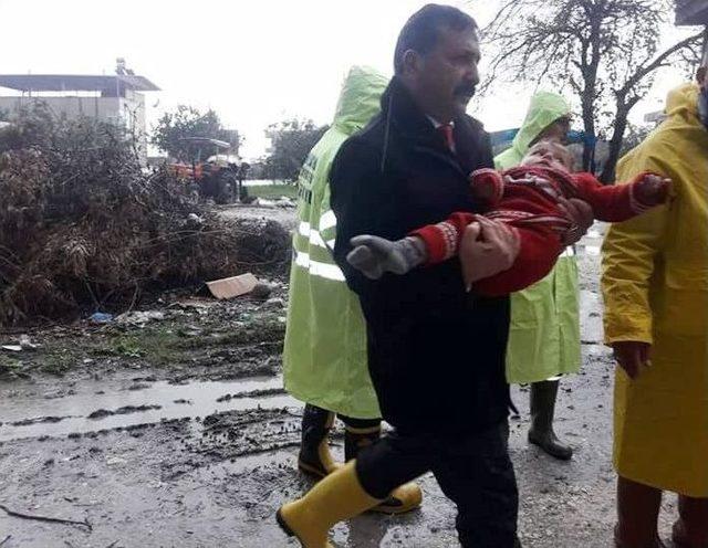 Yağıştan Etkilenen Suriyeli Tarım İşçileri Tahliye Edildi