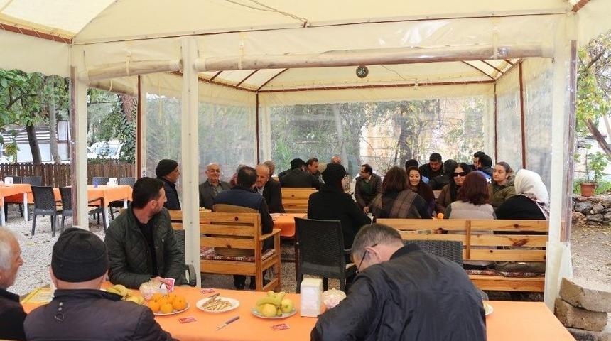 Alanya&rsquo;da Polis, Vatandaşlarla Toplantılarını S&uuml;rd&uuml;r&uuml;yor