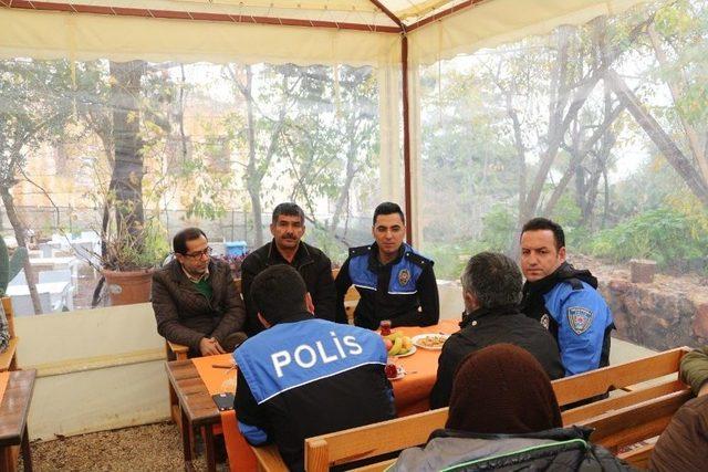 Alanya’da Polis, Vatandaşlarla Toplantılarını Sürdürüyor