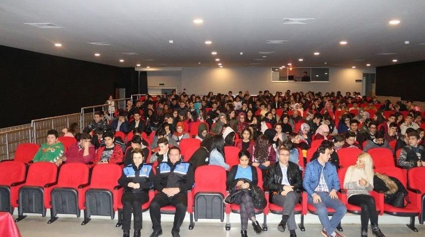 Polis, Tiyatro İle Uyuşturucunun Zararlarını Anlattı