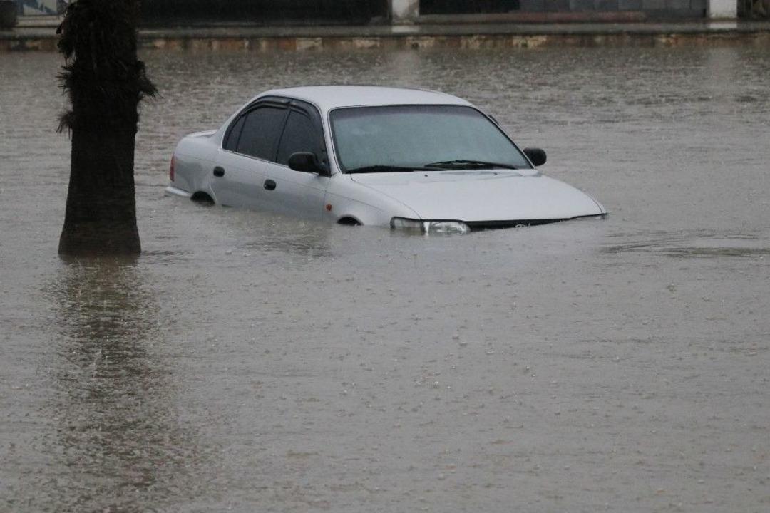 Adana Otogarı&rsquo;nda Ara&ccedil;lar Sular Altında Kaldı